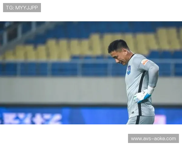 上海申花赴阿联酋拉练门将教练随队出征