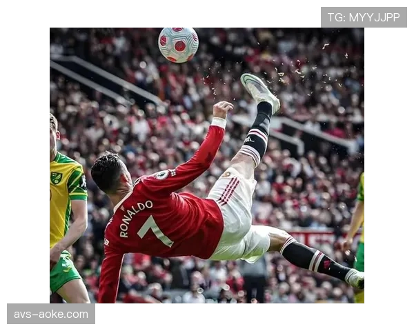 欧冠赛场出现暖心一幕,双方球迷共同为患病小球迷鼓掌 欧冠赛场出现暖心一幕,双方球迷共同为患病小球迷鼓掌